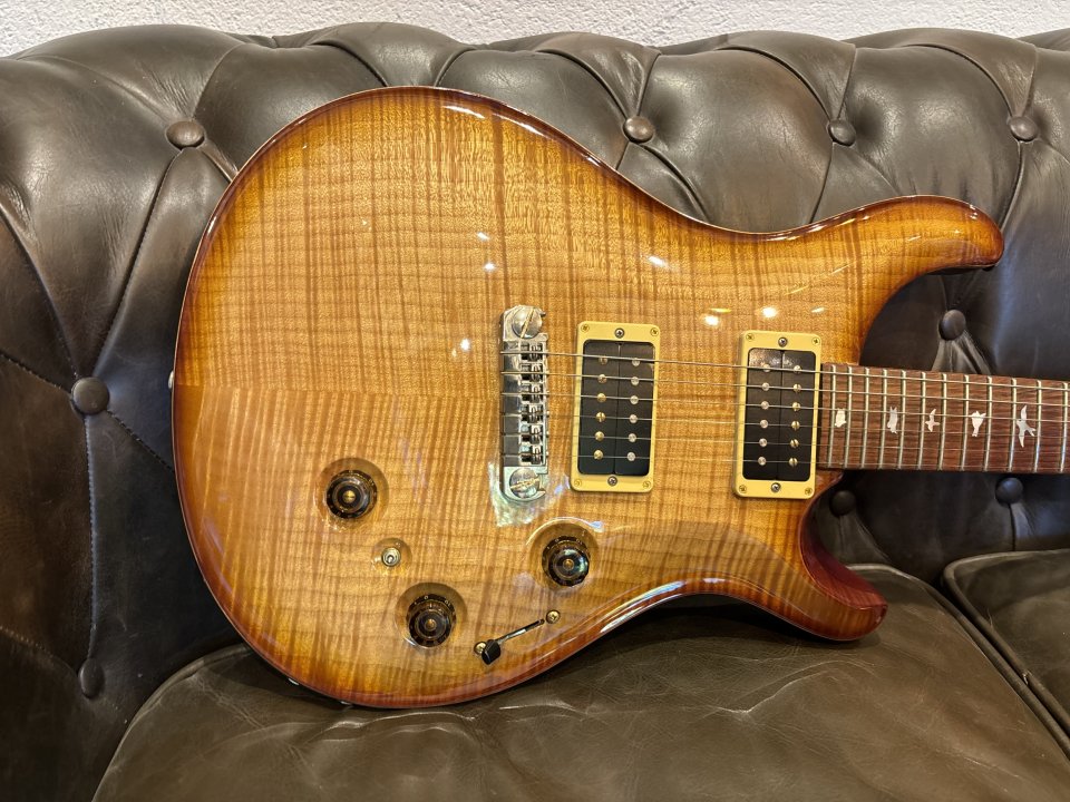 PRS P24 con Piezo (Estuche y papeles) por Gibson Custom / R7 / Firebird de segunda mano · Foto 2 de 10 · Pontevedra