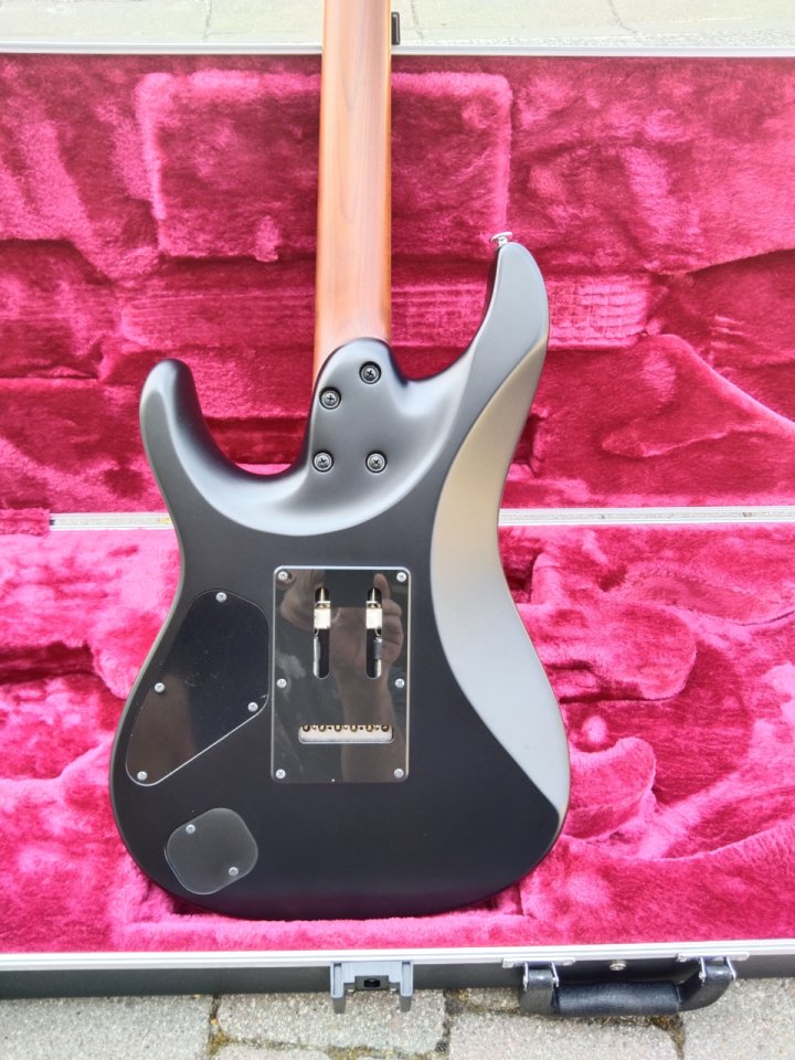 Ibanez AZ 2402 Prestige de segunda mano · Foto 4 de 10 · Navarra · 1600 €
