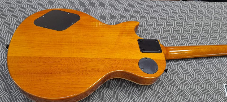 GUITARRA DE LUTHIER de segunda mano · Foto 2 de 5 · Madrid · 1700 €
