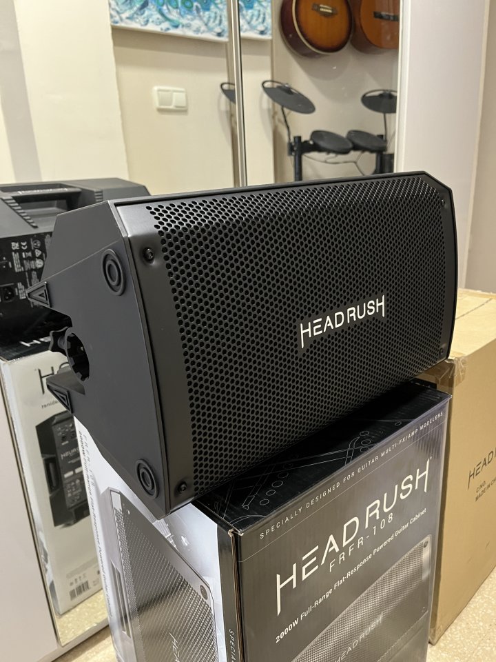 HeadRush FRFR-108 + Trípode Pyle de segunda mano · Foto 2 de 10 · Barcelona · 200 €