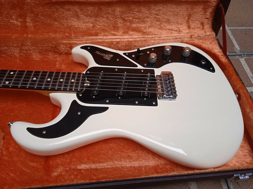 1981-82 Burns Hank Marvin Signature made in England, Superprecio!