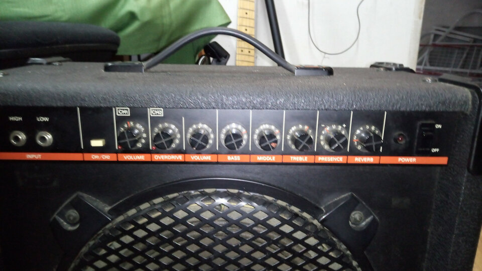 Ampli Ibanez GT60 de segunda mano · Foto 2 de 3 · A Coruña · 60 €