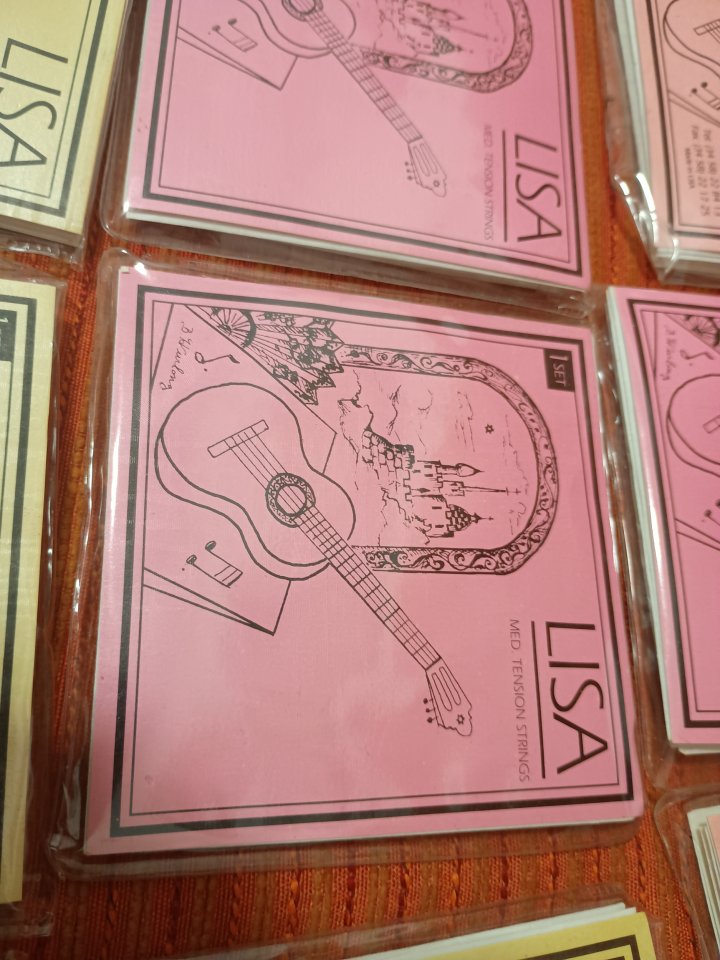 16 juegos de cuerdas de guitarra clásica