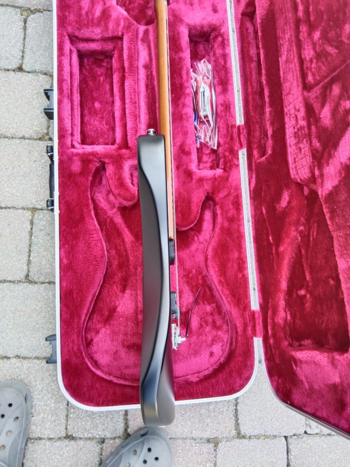 Ibanez AZ 2402 Prestige de segunda mano · Foto 5 de 10 · Navarra · 1600 €