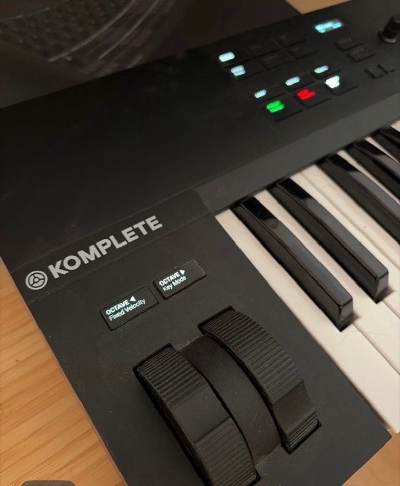 Komplete Kontrol a49 de segunda mano · Foto 2 de 5 · Madrid · 90 €