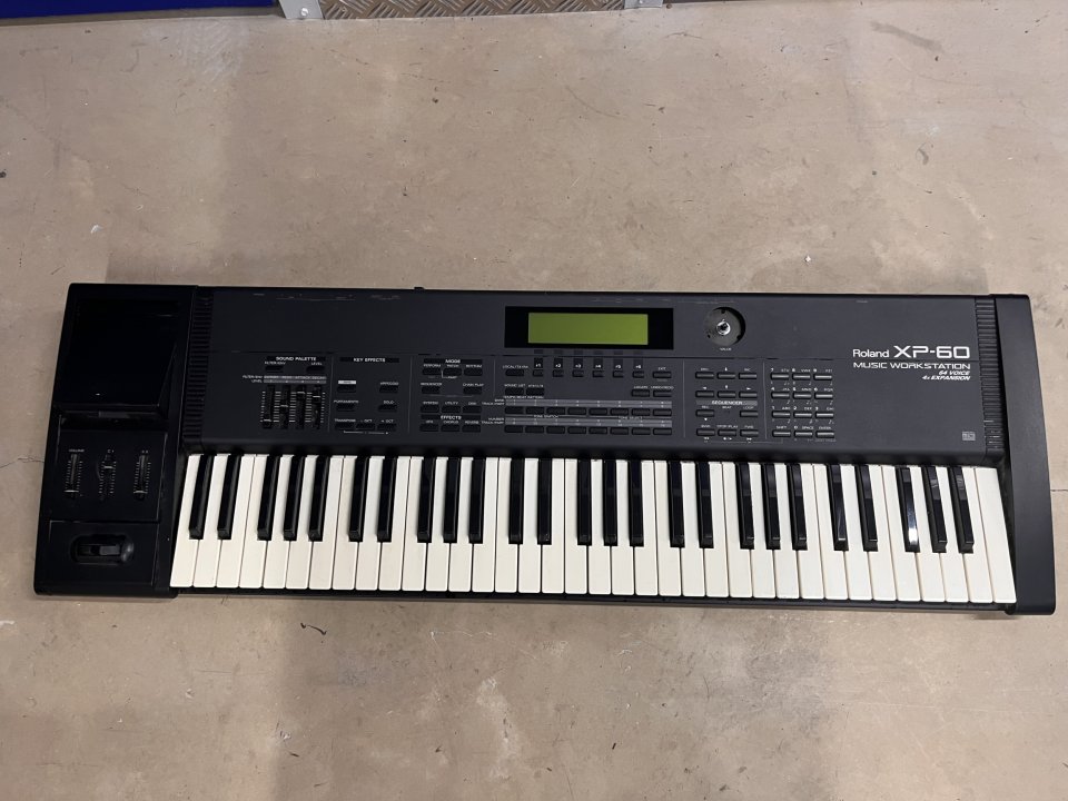Roland XP-60 – 61-key Music Workstation de segunda mano · Foto 1 de 6 · Barcelona · 449 €
