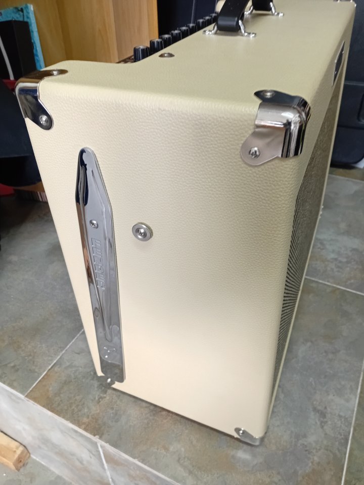 Ronan cube blues Artist