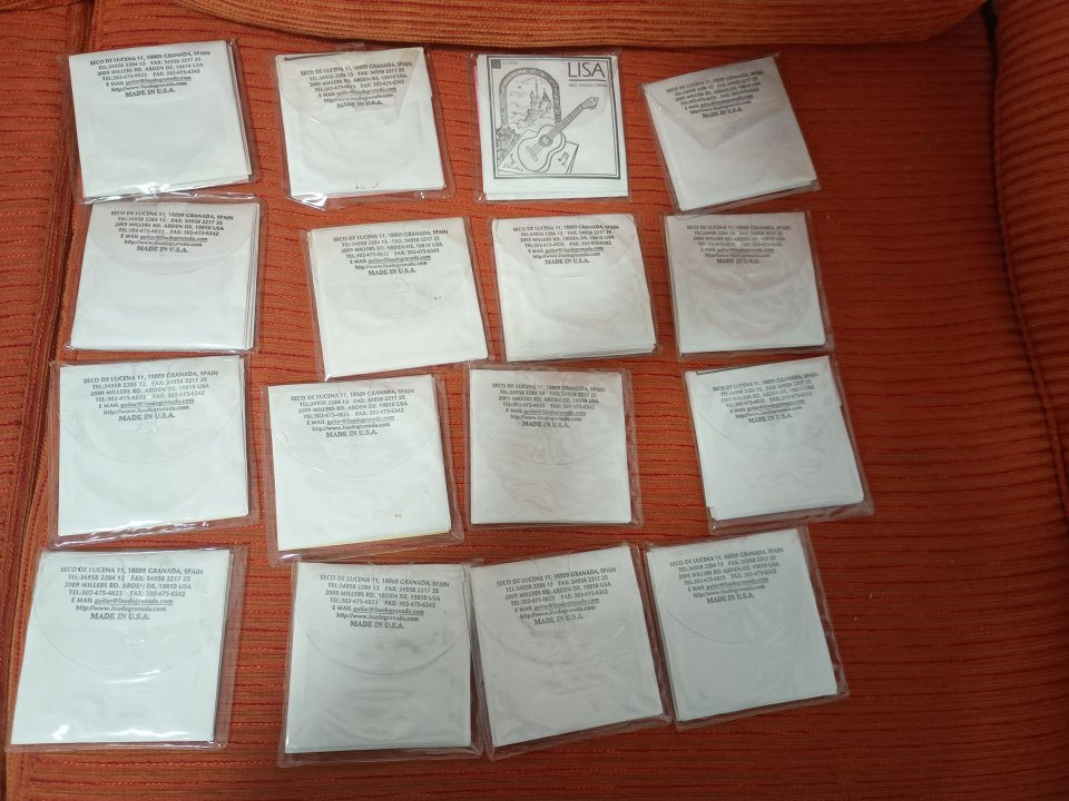 16 juegos de cuerdas de guitarra clásica