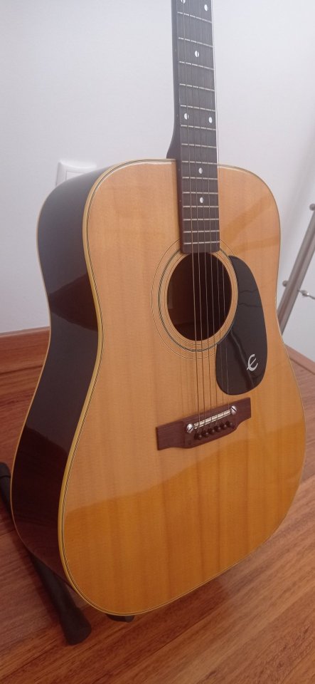 Guitarra acústica Epiphone FT-145 Japón años 70 de segunda mano · Foto 1 de 10 · Cuenca · 350 €