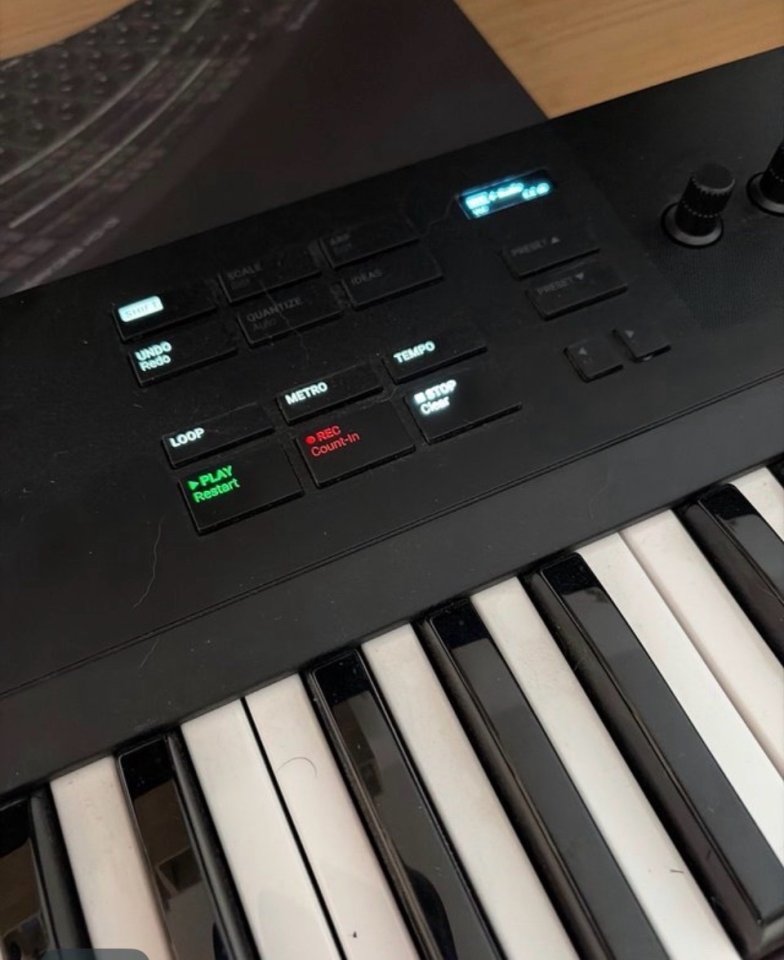 Komplete Kontrol a49 de segunda mano · Foto 3 de 5 · Madrid · 90 €