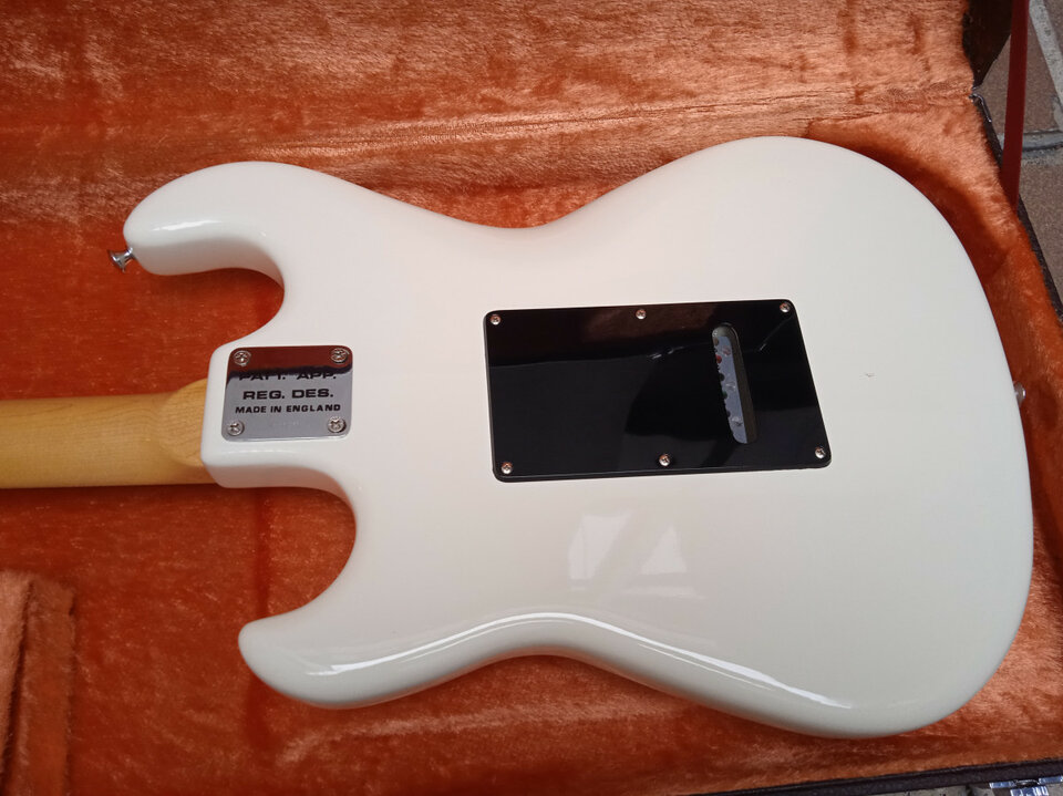 1981-82 Burns Hank Marvin Signature made in England, Superprecio!