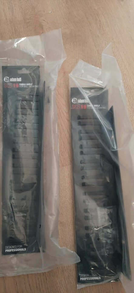 Dos Soportes de cables para Montaje en Pared Adam Hall Stands SCS 19
