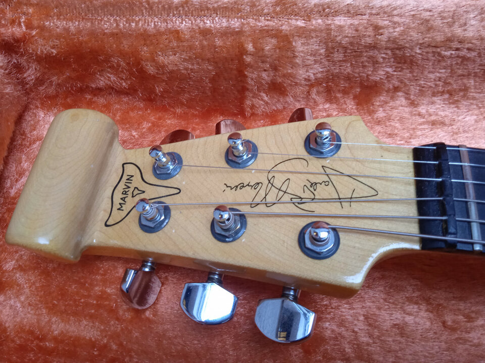 1981-82 Burns Hank Marvin Signature made in England, Superprecio!