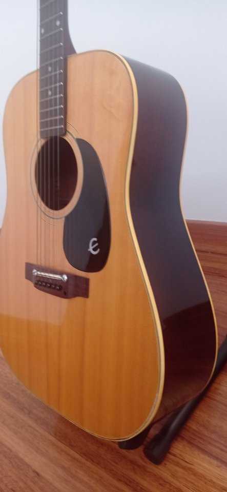 Guitarra acústica Epiphone FT-145 Japón años 70 de segunda mano · Foto 3 de 10 · Cuenca · 350 €