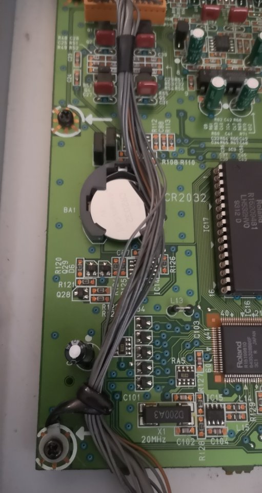 Roland JV-880 + SR-JV "Vintage Synth" expansion