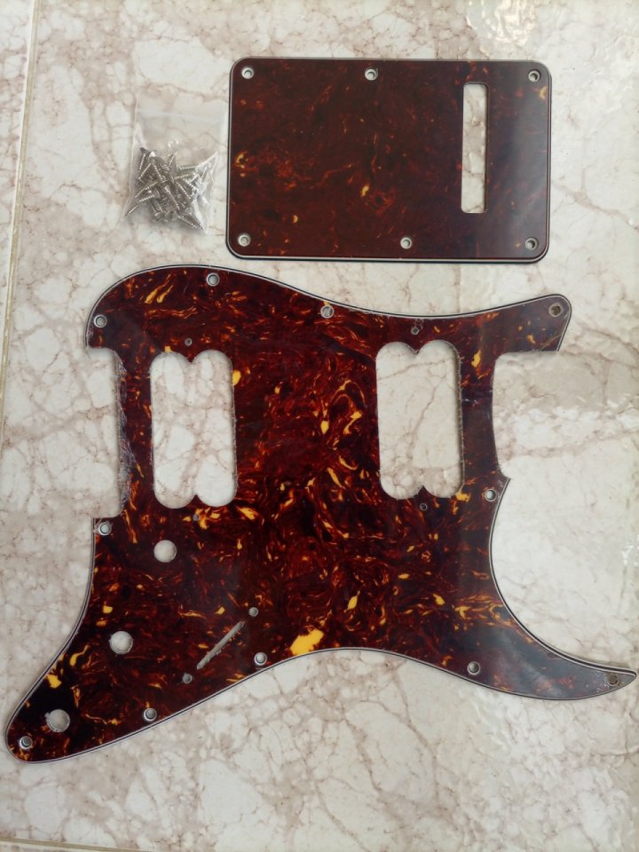 Golpeador y tapa trasera para Stratocaster HH de segunda mano · Foto 1 de 2 · Asturias · 10 €
