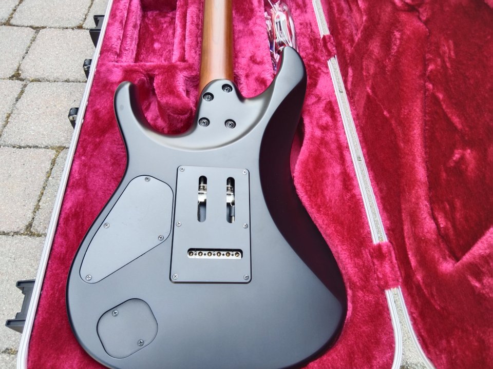 Ibanez AZ 2402 Prestige de segunda mano · Foto 10 de 10 · Navarra · 1600 €