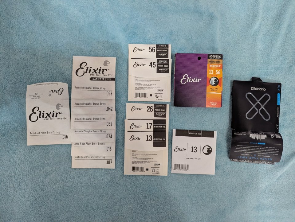 Pack Cuerdas Acústica Elixir y D'Addario de segunda mano · Foto 2 de 3 · Alicante · 15 €
