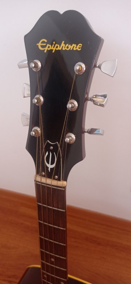 Guitarra acústica Epiphone FT-145 Japón años 70 de segunda mano · Foto 6 de 10 · Cuenca · 350 €