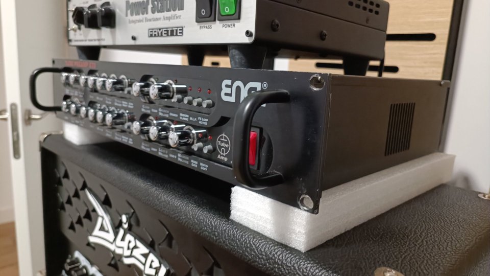 Previo Engl special edition E570 de segunda mano · Foto 3 de 3 · Madrid · 750 €