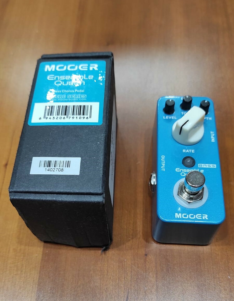 Varios Pedales Mooer y un delay