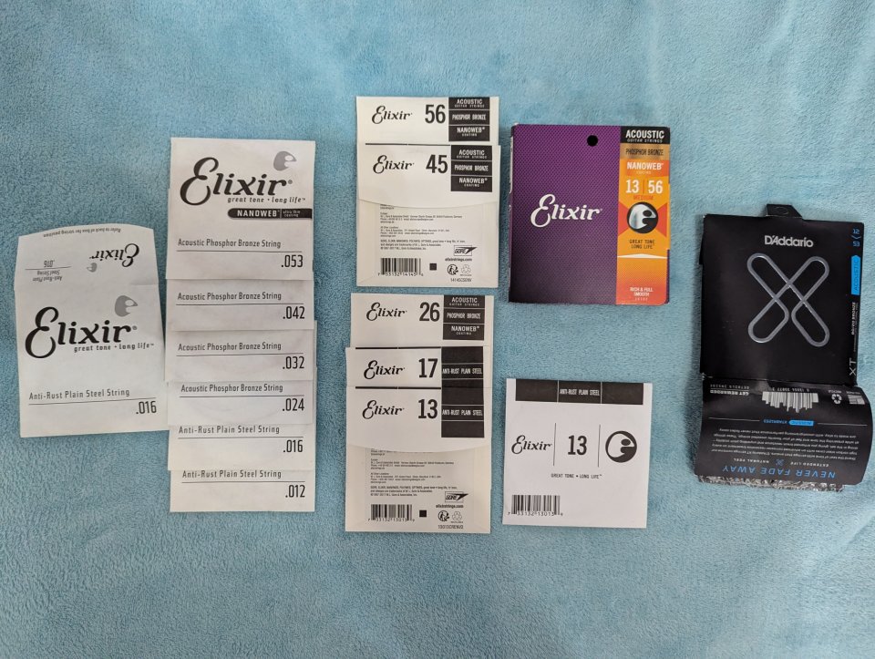 Pack Cuerdas Acústica Elixir y D'Addario de segunda mano · Foto 3 de 3 · Alicante · 15 €