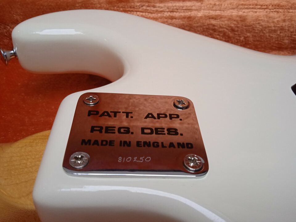 1981-82 Burns Hank Marvin Signature made in England, Superprecio!