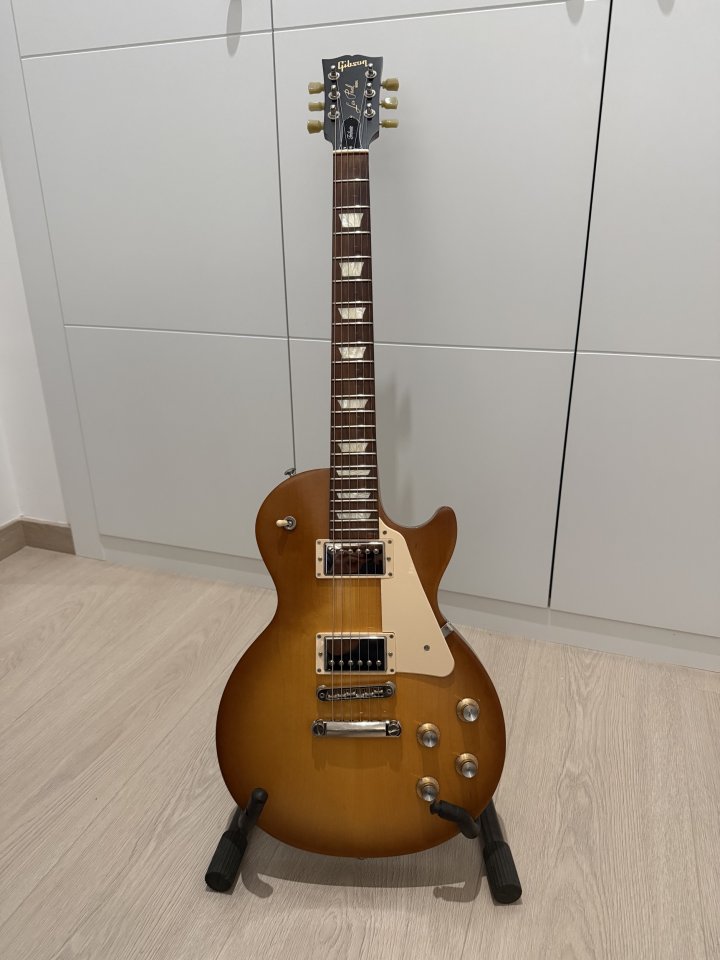 Gibson Les Paul Tribute de segunda mano · Foto 1 de 2 · Teruel · 850 €