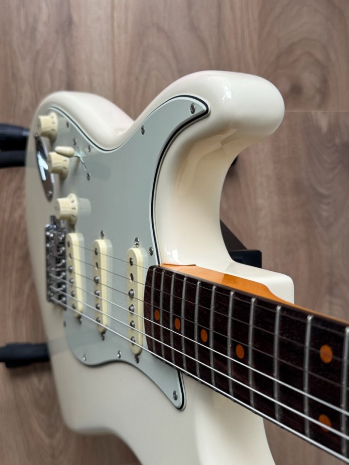 Fender Stratocaster AV II 61 Olympic white zurda