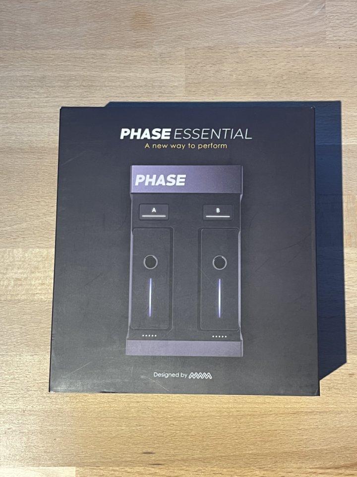 Phase DJ Essential + funda original de regalo.