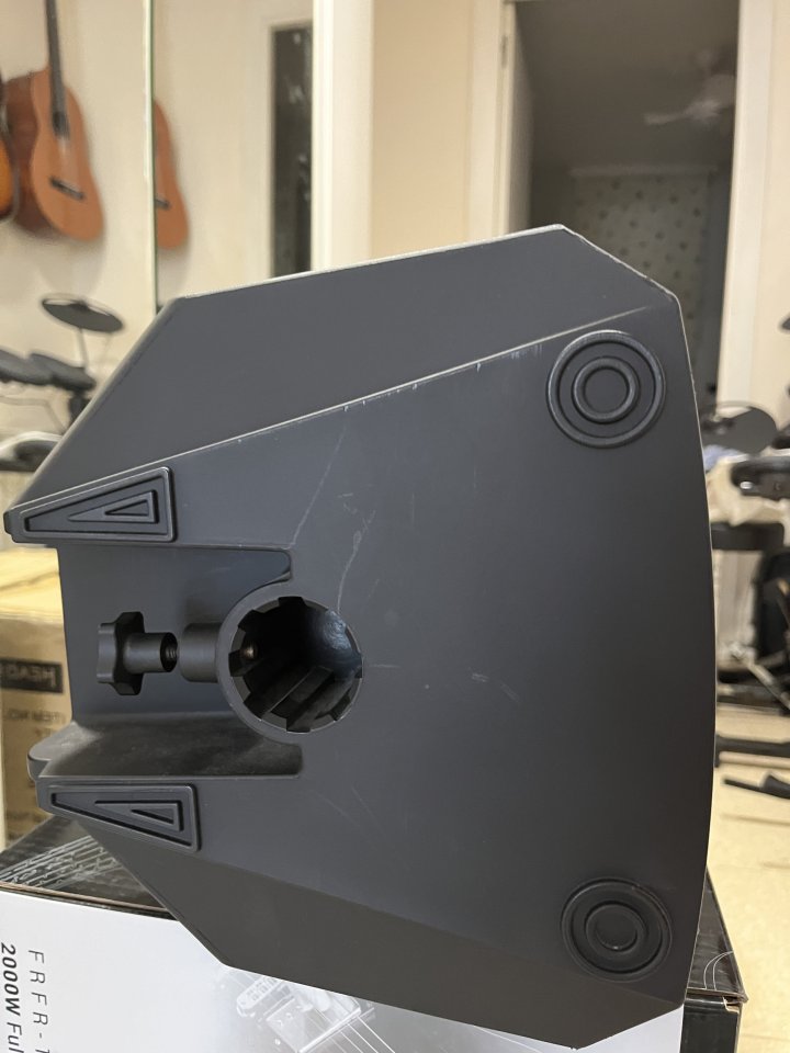 HeadRush FRFR-108 + Trípode Pyle de segunda mano · Foto 3 de 10 · Barcelona · 200 €