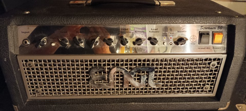 ENGL Screamer 50 y pantalla Behringer BG412H