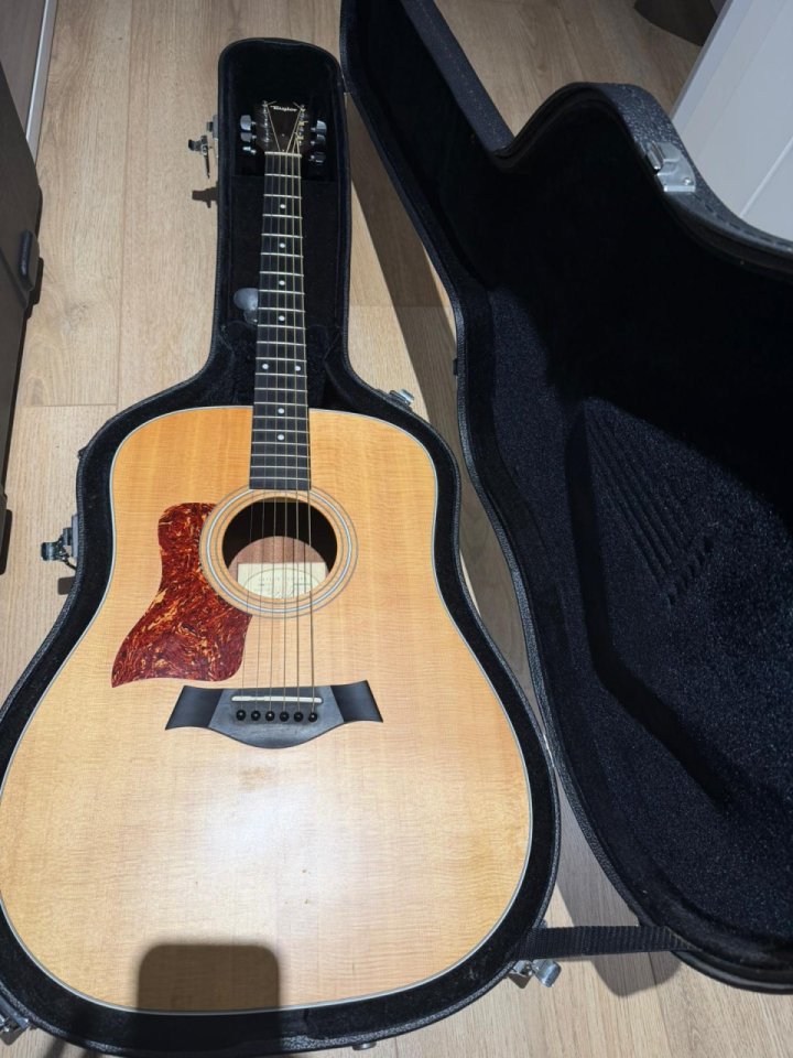 Guitarra zurdo Taylor 210e DLX