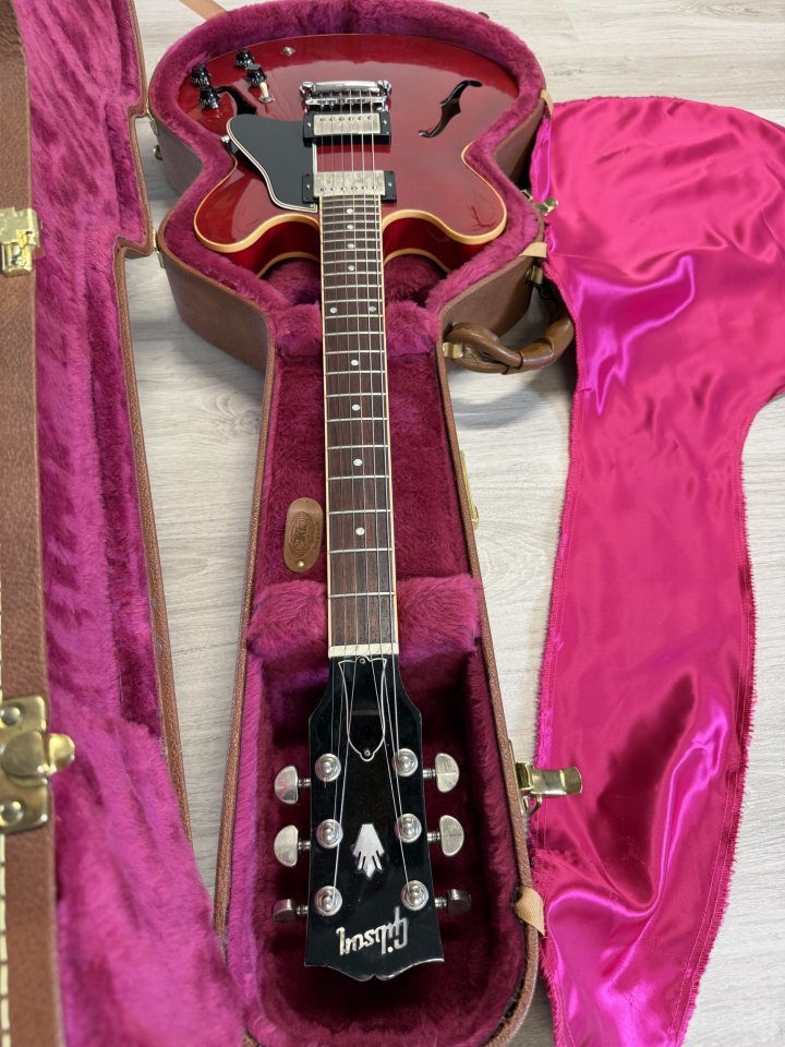 Gibson ES-335 Dot Cherry Reissue de segunda mano · Foto 9 de 10 · Castellón
