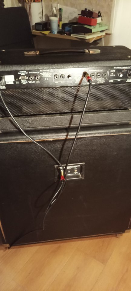 ENGL Screamer 50 y pantalla Behringer BG412H