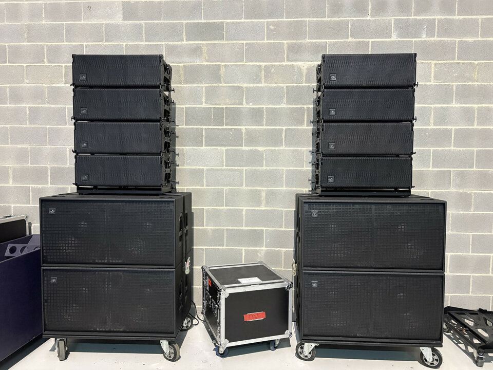 DAS event 210 y subs 218 line array