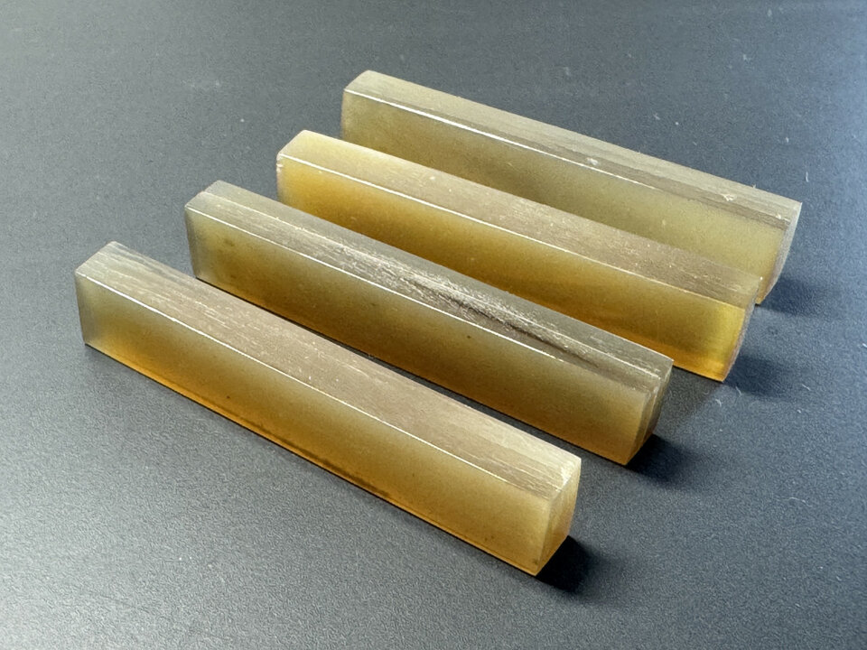 Hueso y Cuerno en bruto para talla de cejuelas y silletas