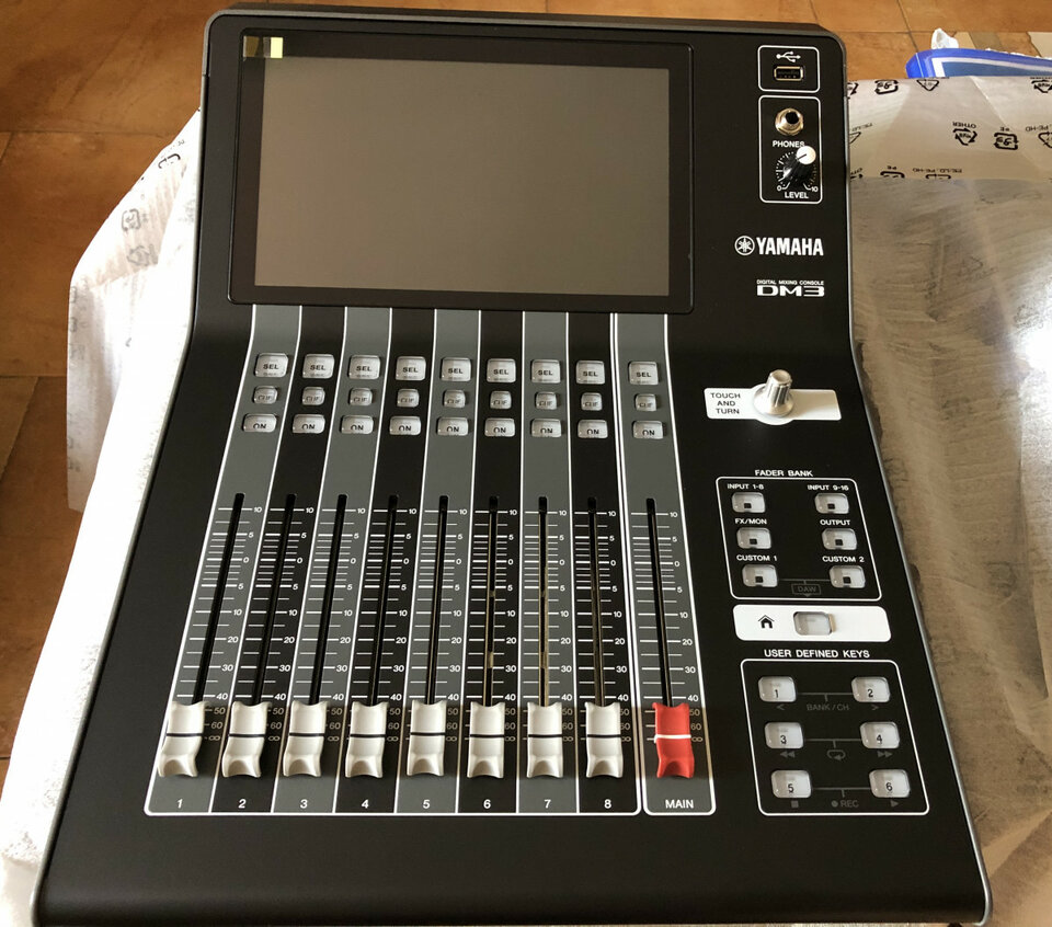 YAMAHA DM3 DANTE nueva