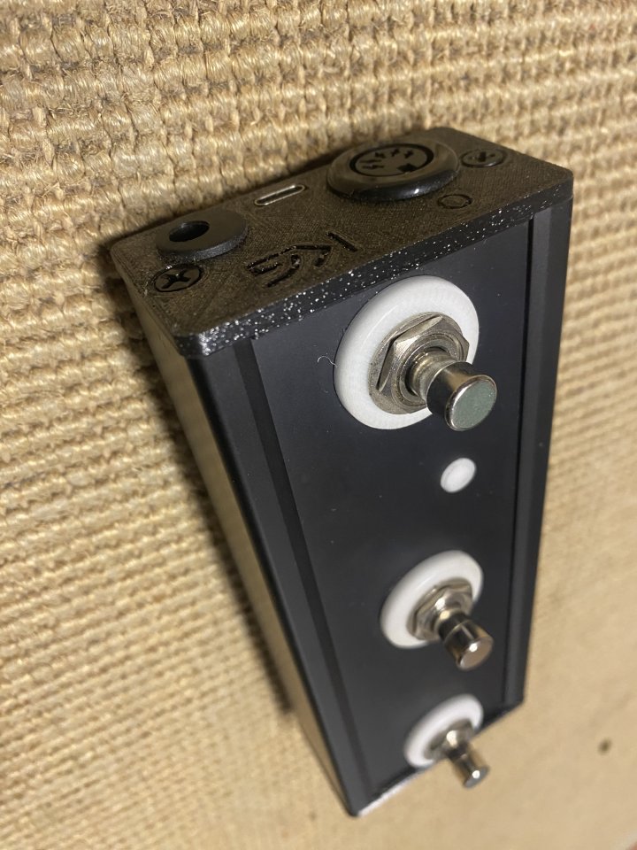 Line6 HX Stomp + controladora midi TRIPLE I/O 2