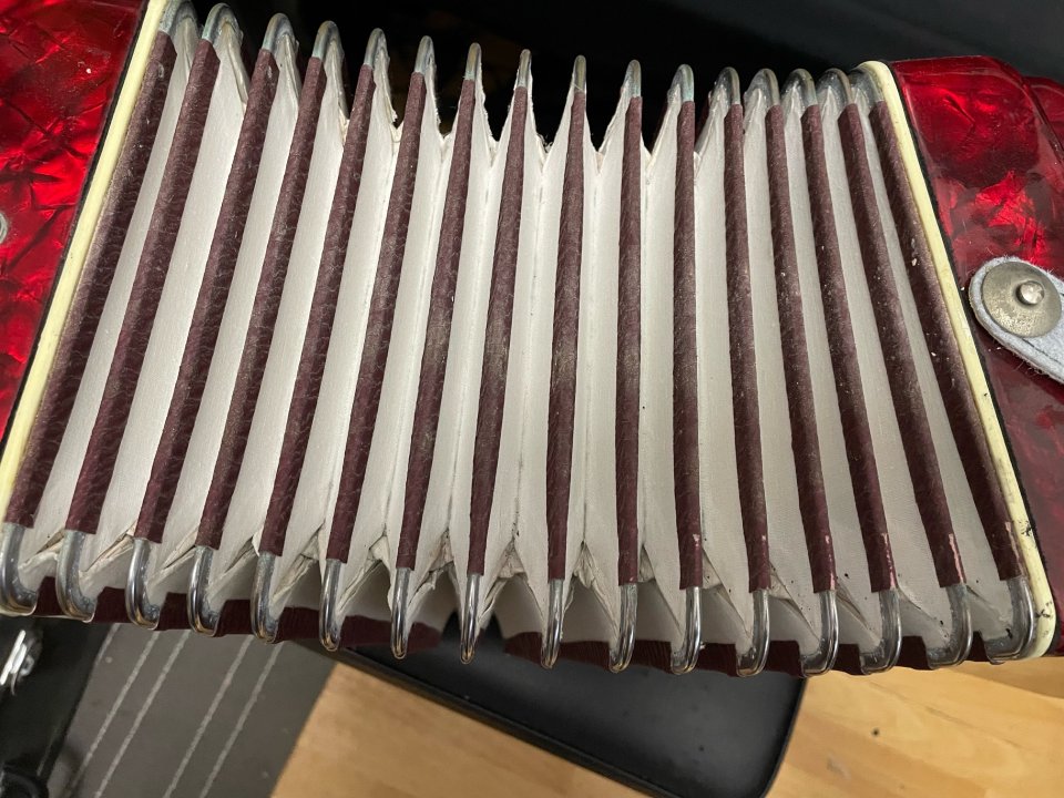 Acordeón Stella 48 bajos de segunda mano · Foto 4 de 7 · Cádiz · 260 €