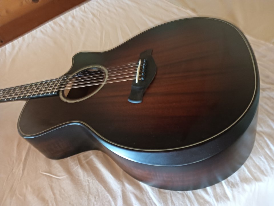 Taylor Builder´s Edition 324ce de segunda mano · Foto 3 de 8 · Toledo · 1475 €