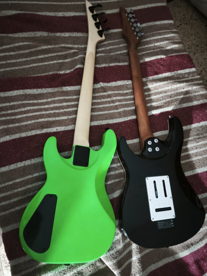 Guitarra donner 550.y bajo jackson escala corta de segunda mano · Foto 4 de 6 · Barcelona
