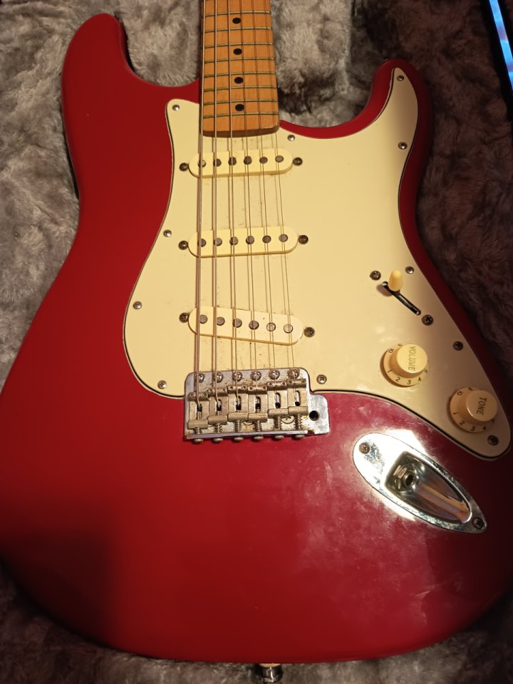 Fender Stratocaster Mexico de segunda mano · Foto 1 de 8 · Tarragona · 600 €