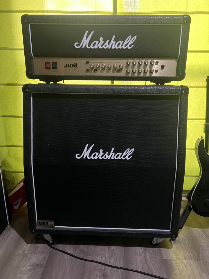 Marshall JVM205H + Marshall 1960A de segunda mano · Foto 1 de 3 · Cáceres · 1200 €