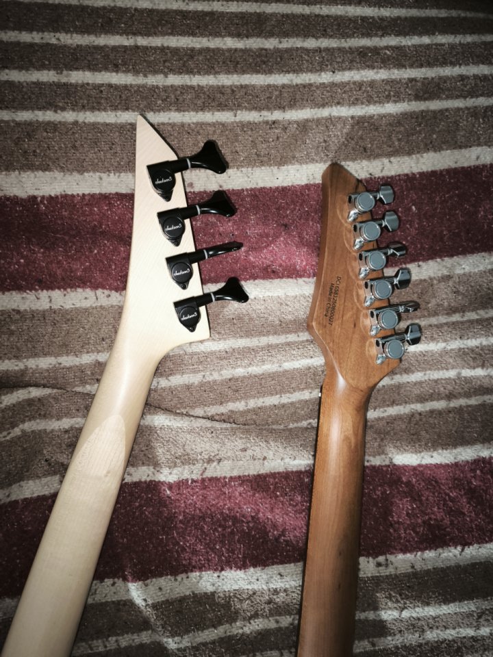Guitarra donner 550.y bajo jackson escala corta de segunda mano · Foto 5 de 6 · Barcelona