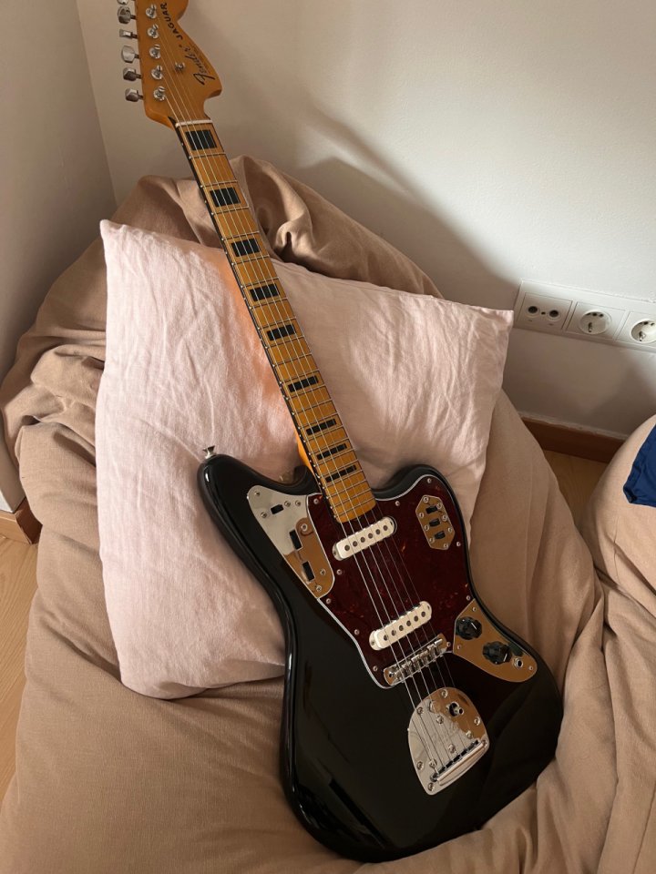 Fender Jaguar Vintera II de segunda mano · Valencia · 1150 €
