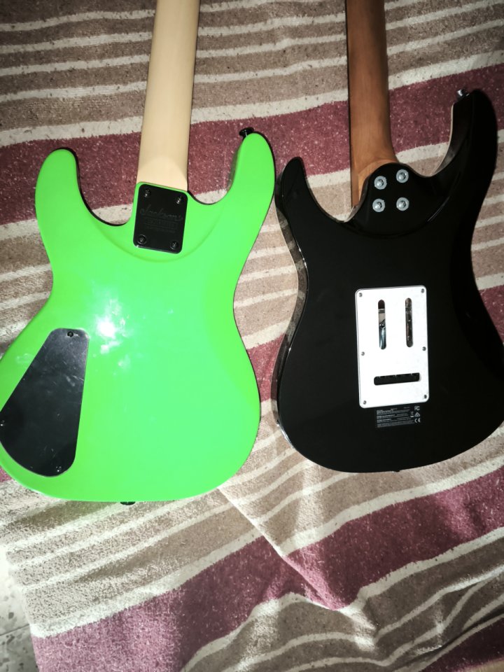 Guitarra donner 550.y bajo jackson escala corta de segunda mano · Foto 6 de 6 · Barcelona