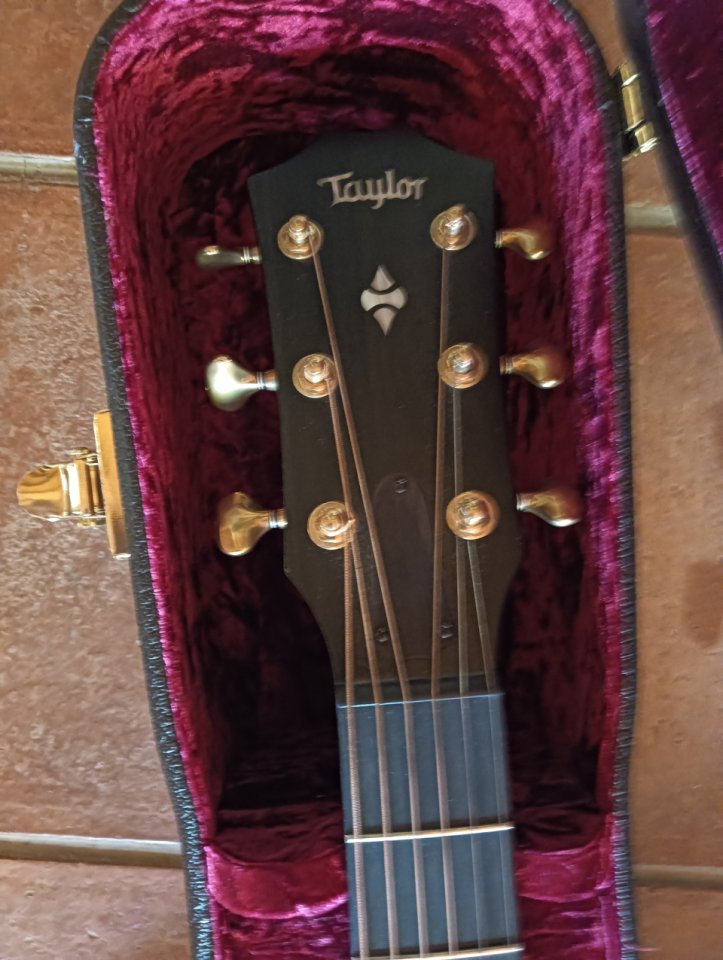 Taylor Builder´s Edition 324ce de segunda mano · Foto 6 de 8 · Toledo · 1475 €