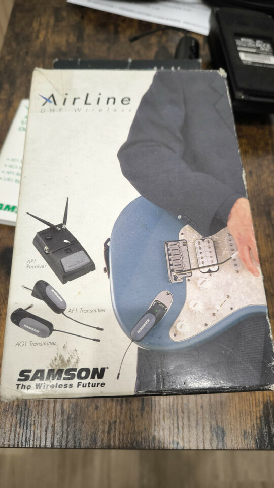Sistema inalámbrico para guitarra o bajo. SAMSON AIRLINE UHF WIRELESS