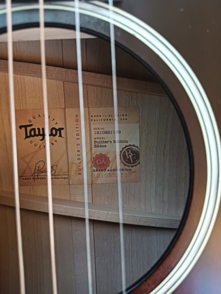 Taylor Builder´s Edition 324ce de segunda mano · Foto 8 de 8 · Toledo · 1475 €